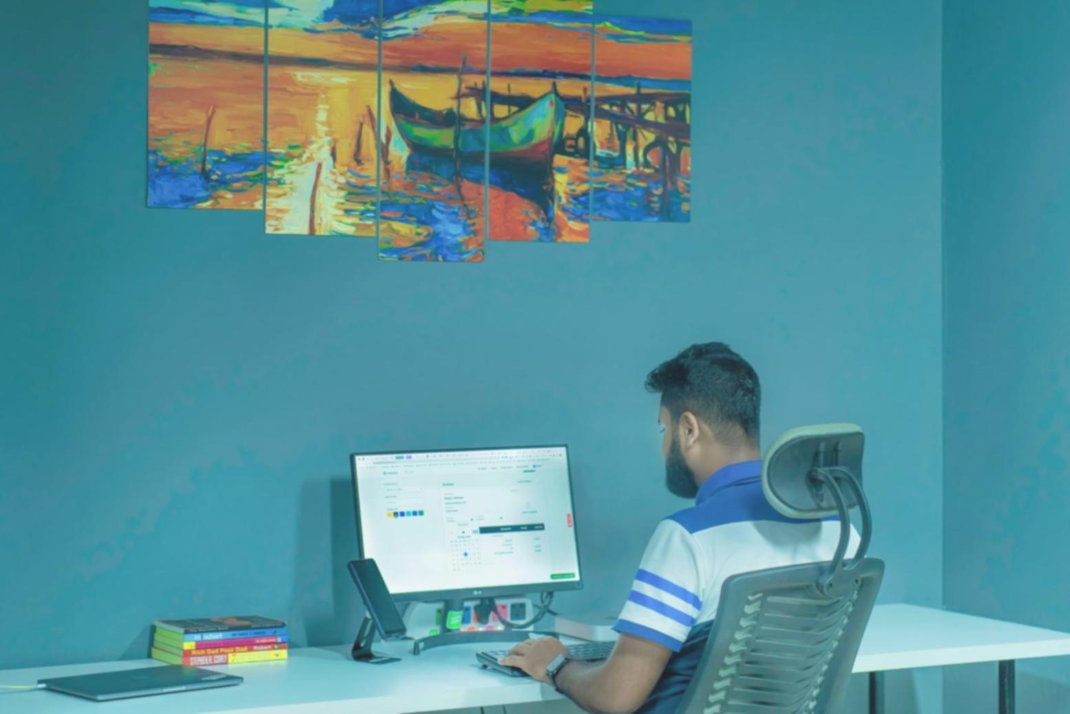 Espace de travail avec documents financiers et outils d'analyse